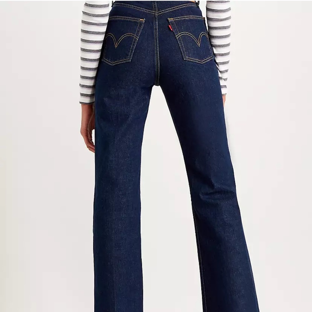 Levi's® Premium
RIBCAGE BOOTCUT WOMEN'S JEANS